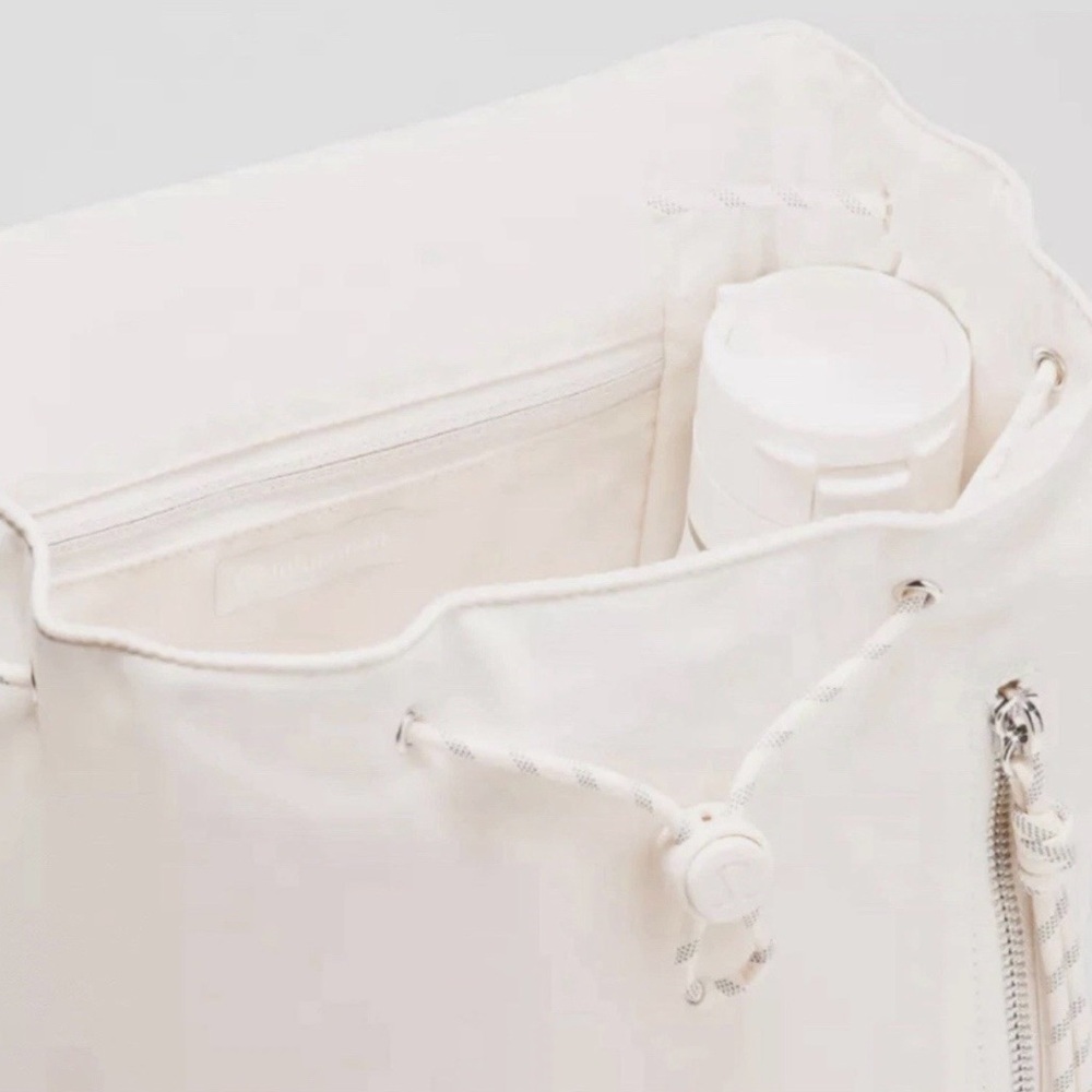 Lululemon Drawstring Bucket Backpack 10 Liter Lig… - image 4